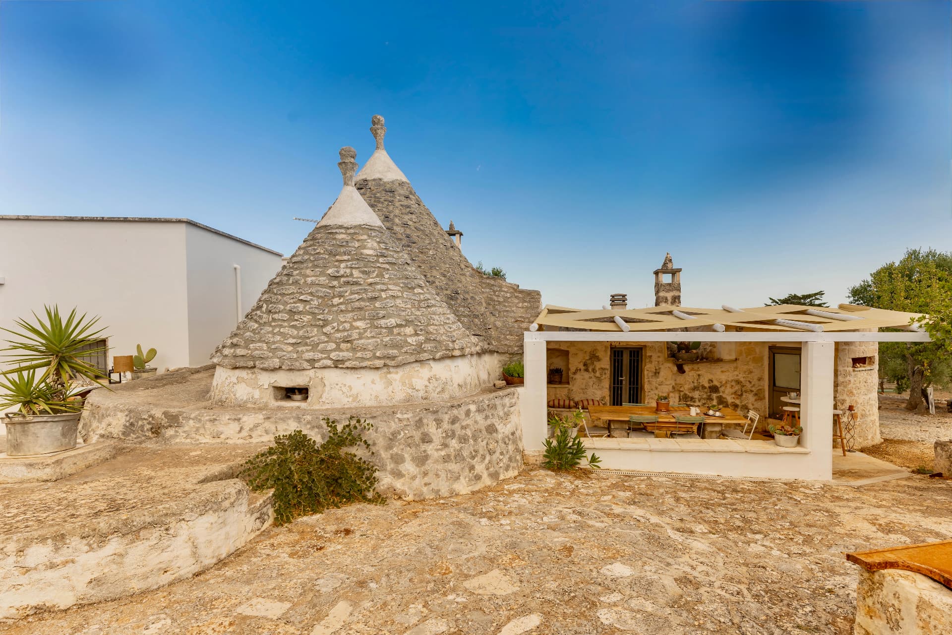 Breakfast in the trullo courtyard